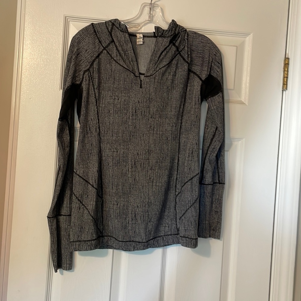 Lululemon long sleeve rash guard size 8. Good condition.